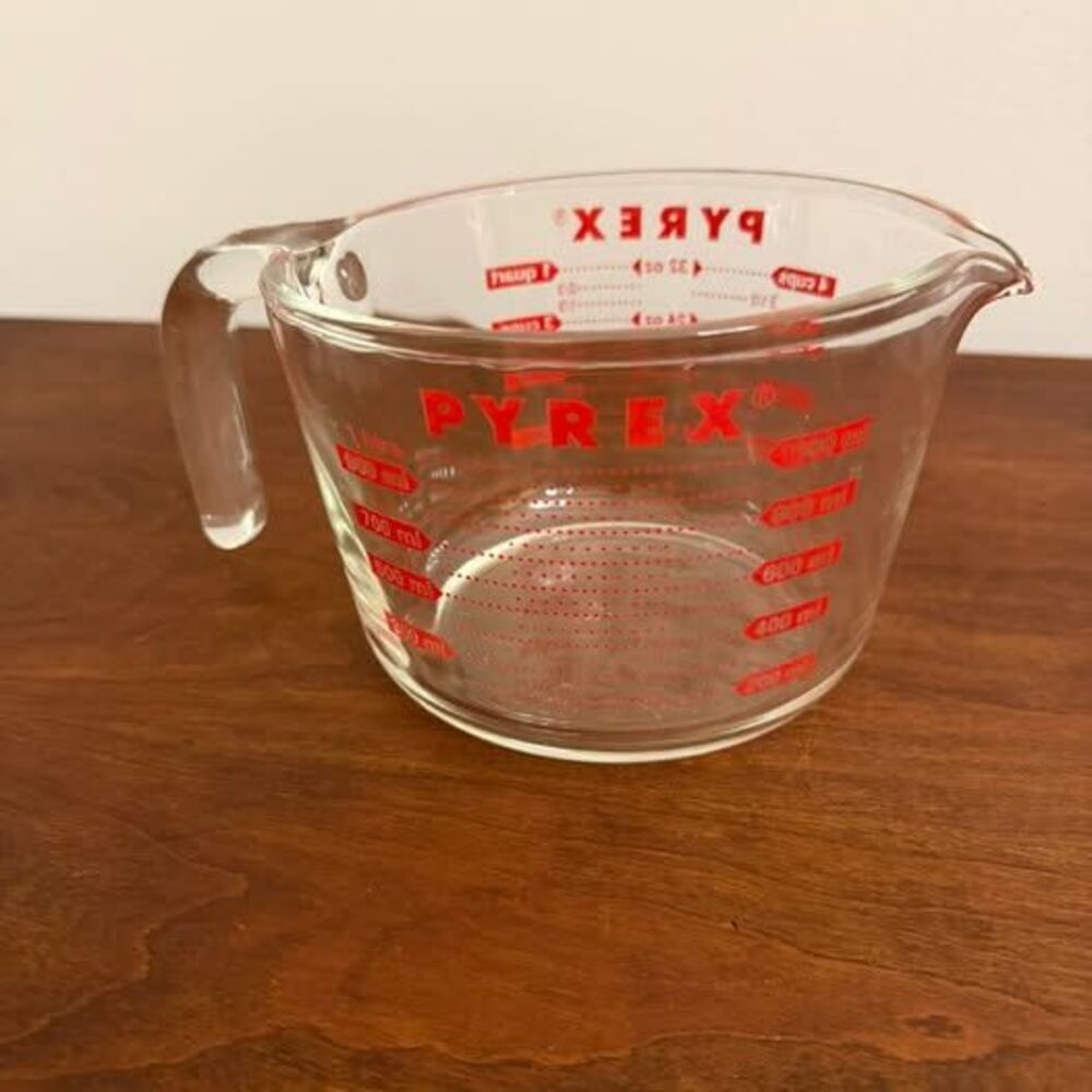 Vintage 1980’s PYREX 1-Quart Glass Measuring Cup